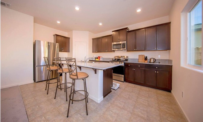 Merced House | Serene 6-bedroom house with AC in charming North Merced