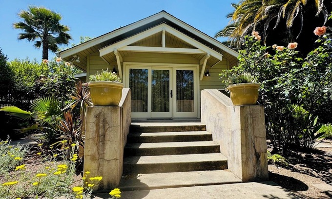 Calistoga House | Serene and Cozy 2-Bedroom House in Calistoga with Covered Patio