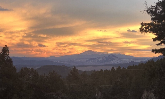 Richmond Hill Corridor House | Serene and sunny paradise with Pikes Peak views, chef’s kitchen & Trager