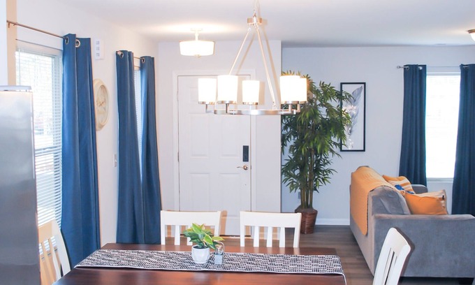 Southwest Raleigh House | Serene Beautiful Townhouse ~ 5min from PNC Arena