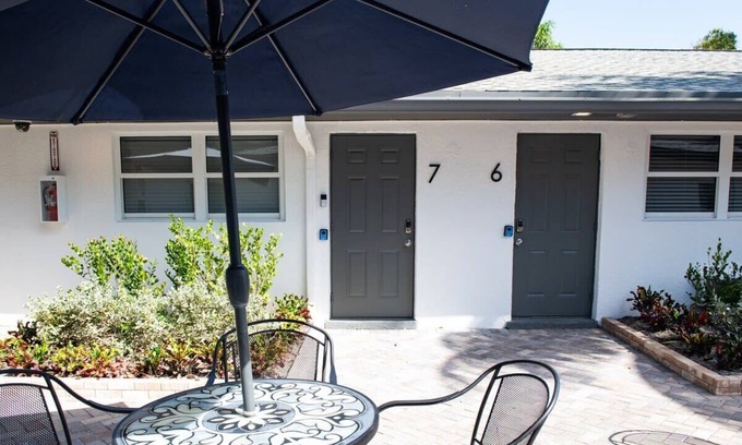 Poinciana Park Hotel | Serene Boutique Hotel in Fort Lauderdale