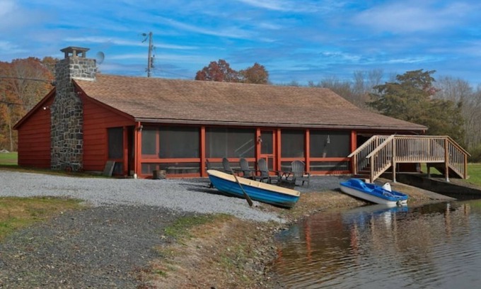 Sellersville Cabin | Serene cabin on 6 acre pond in rural Upper Bucks