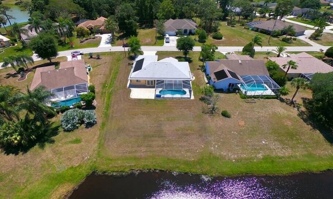 Broadmoor House | Serene Canal-Side Retreat #19