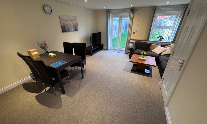 Reading House | Serene Cirrus Retreat in Reading