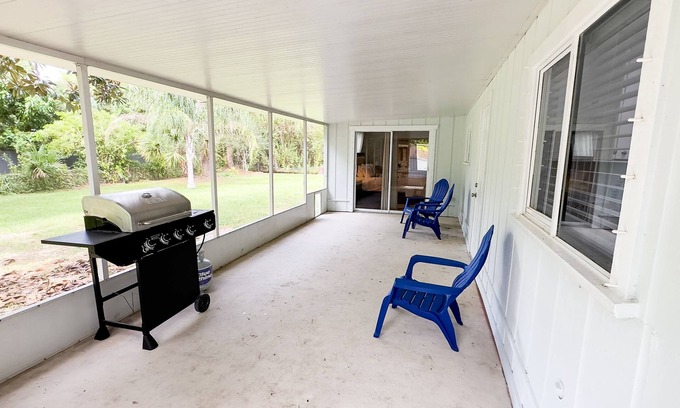 Vero Lake Estates House | Serene & Clean family home in Vero Beach - 10 minutes from Beach!