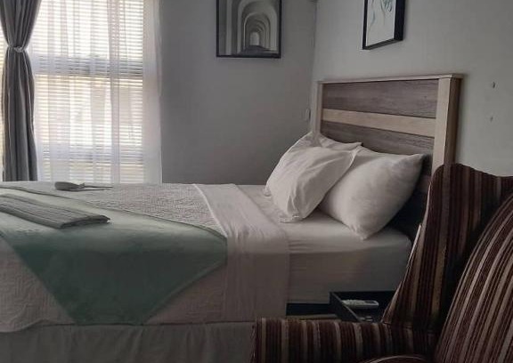 Francistown House | Serene Cottage
