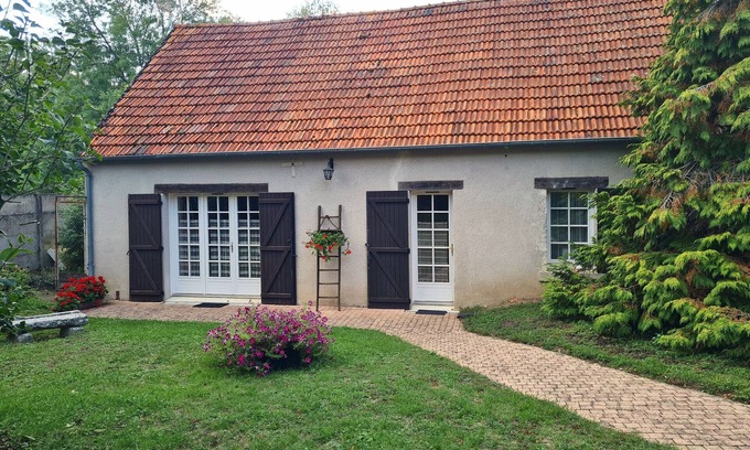 Saint-Ay Cottage | Serene Countryside Getaway: 6 Guests, Near Loire Castles, Private Terrace, Garden