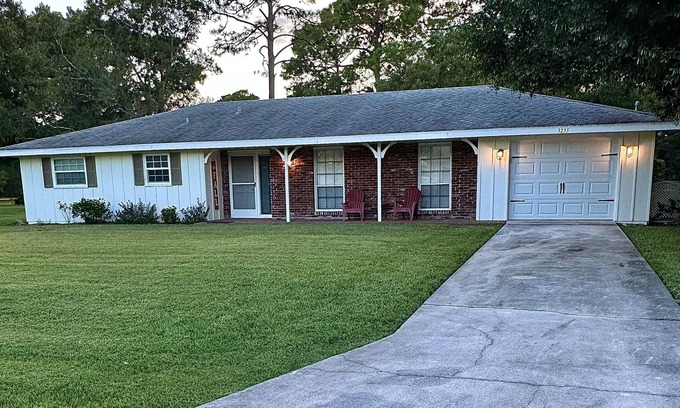 Vero Beach House | Serene, Cozy 3-2 home, King Ste, DOGS WELCOME. Back porch w swing. Quiet setting
