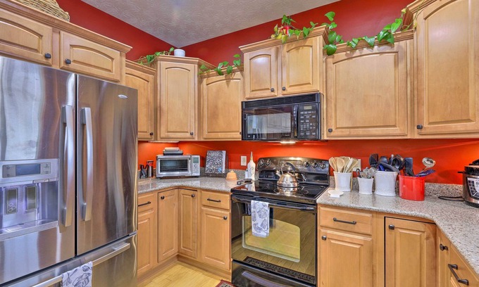 Centerville House | Serene Dayton Vacation Rental w/Large Yard!