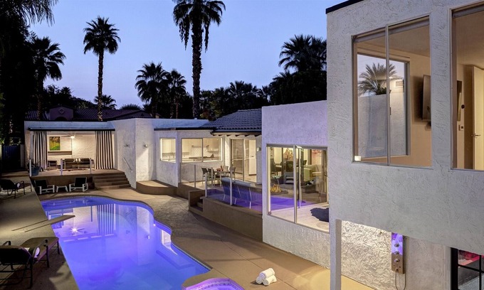 The Mesa House | Serene Desert Getaway