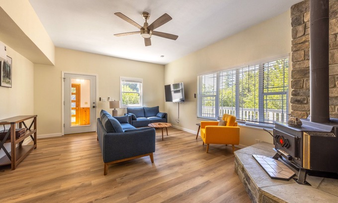 Lyle House | Serene Escape in Lyle!