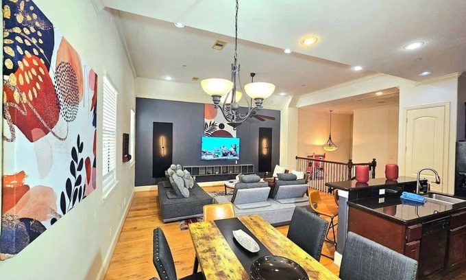 Woodlake - Briar Meadow House | Serene Galleria Escape | King Bed, Private Patio, Prime Location!