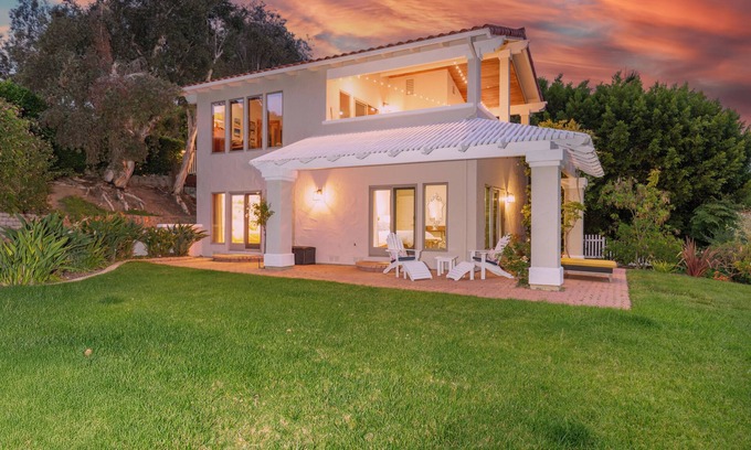 Fairbanks Ranch House | Serene Garden Retreat in a Charming Rancho Santa Fe Guest House