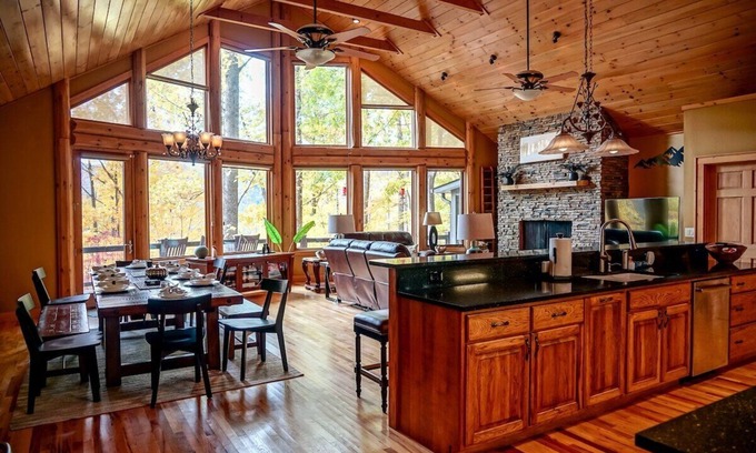 Valley Creek Run Cabin | Serene Green - Fire Pit, Hot Tub, Grill, Deck