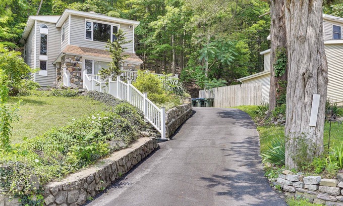 Greenwood Lake House | Serene Greenwood Lake Vacation Rental w/ Fire Pit!
