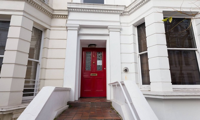 Campden Apartment | Serene Hidden Gem in the Heart of Kensington