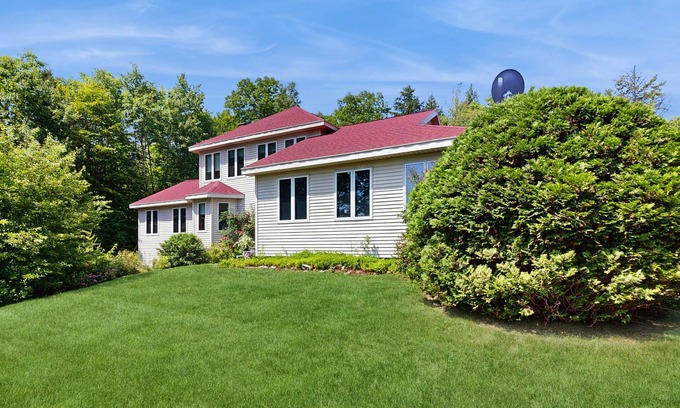 Naples House | Serene Hilltop Home with Breathtaking Mountain Views, Fireplace, and Wifi