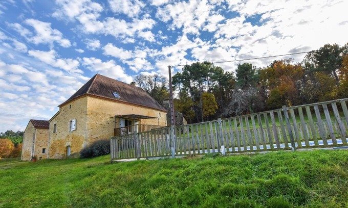 Loubejac House | Serene Holiday Home in Loubejac with Private Swimming Pool