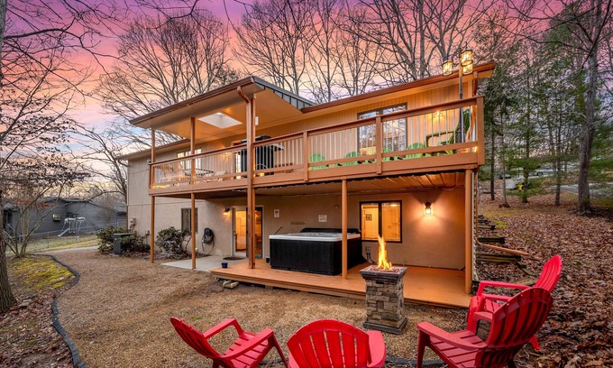Royal Pines House | Serene home with private hot tub, Ping Pong, washer/dryer, firepit & central AC
