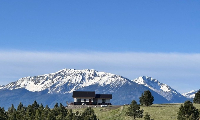 Enterprise House | Serene Japanese Home with Breathtaking Views in Oregon — Only 15 Min to Joseph
