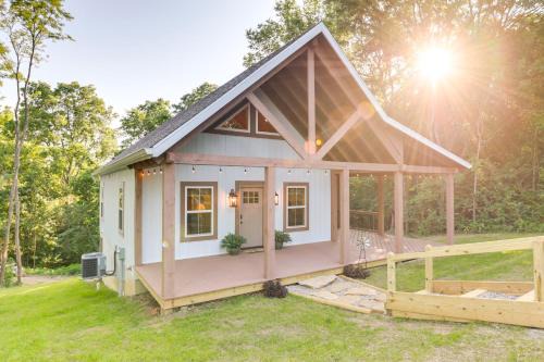 Williamstown House | Serene Kentucky Cabin with Fireplace and Fire Pit!