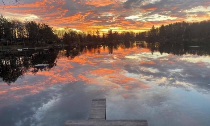 Deposit House | Serene Lake House With A View