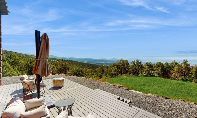 Cedaredge House | Serene mountain retreat with panoramic views & family-friendly amenities