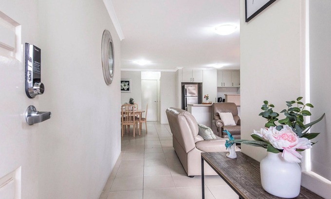 Gosnells House | Serene Oasis - 3 Bedroom Getaway House