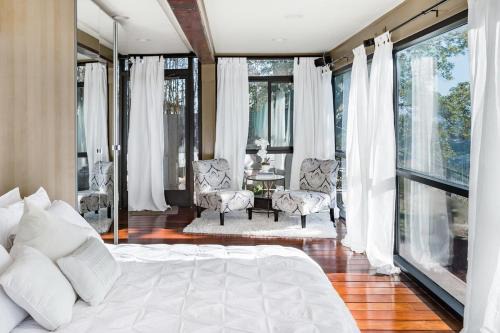 San Carlos Apartment | Serene Oasis in the midst of Silicon Valley