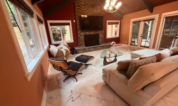 Arlington Heights House | Serene Oasis:Swim Spa, Sauna,fireplace,private,10 min to Downtown,Pet-Friendly!