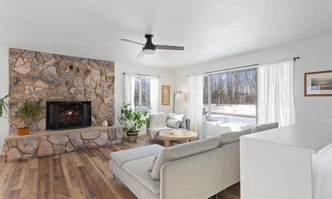 Palmer House | Serene Palmer Home Walk to Downtown and Riverfront!