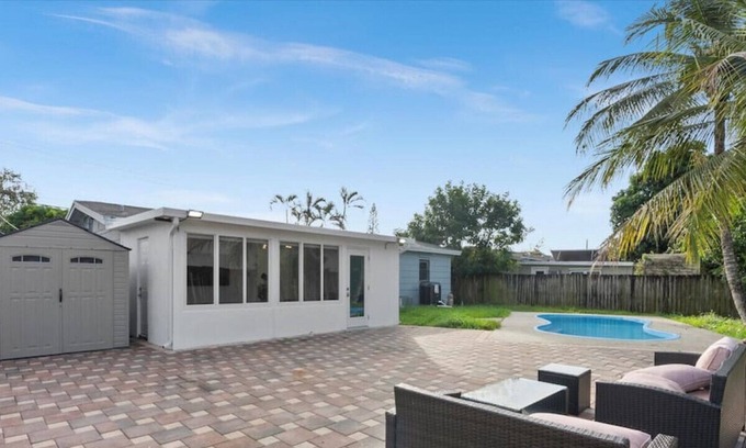Davie Villa | Serene Paradise: Stylish 4BR Haven HEATED POOL🌴😌