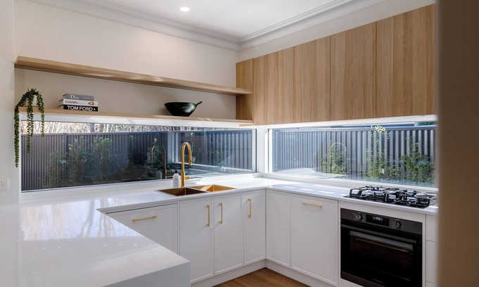 Adelaide House | Serene Retreat on the City Fringe, close to stunning wineries