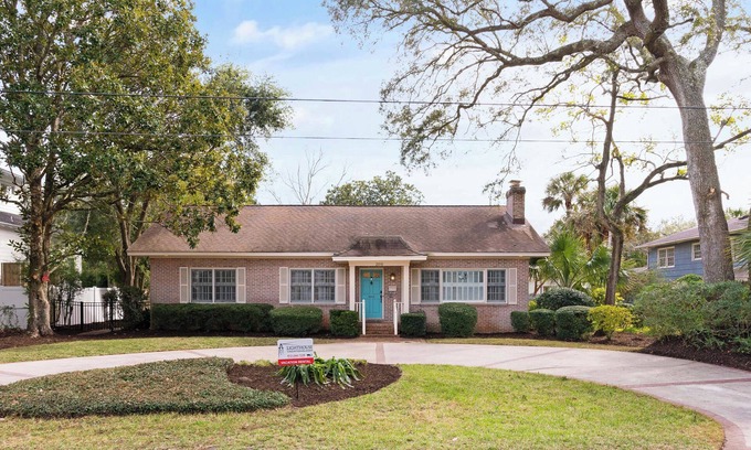 East Beach House | Serene Retreat on East Beach sleeps 6 guests