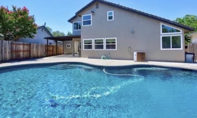 Nut Tree House | Serene Retreat: W/Waterfall Pool, Proximity to Shopping & Gastronomic Delights.
