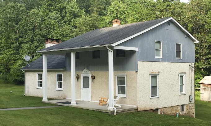 Saxton House | Serene Saxton Lodge: 7 Mi to Lake Raystown!