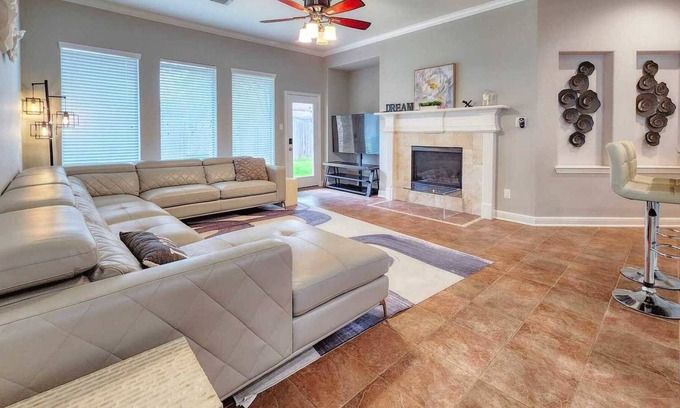 Jersey Village House | Serene Sky on Cherry Hills Dr #41586
