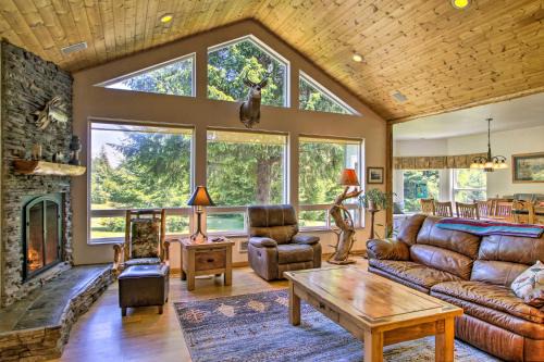 South Bend House | Serene South Bend Family Escape Dogs Welcome