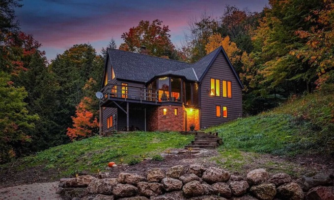 Clearview Ski Chalet | Serene Spacious Home in Beautiful Creemore