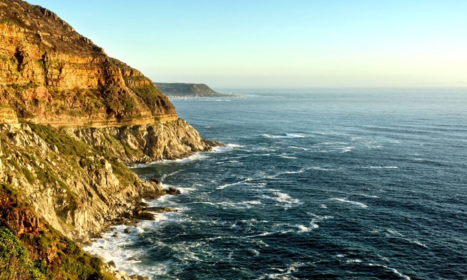 Scott Estate Cottage | Serene Studio. Stylish. Private. Beach 2km.