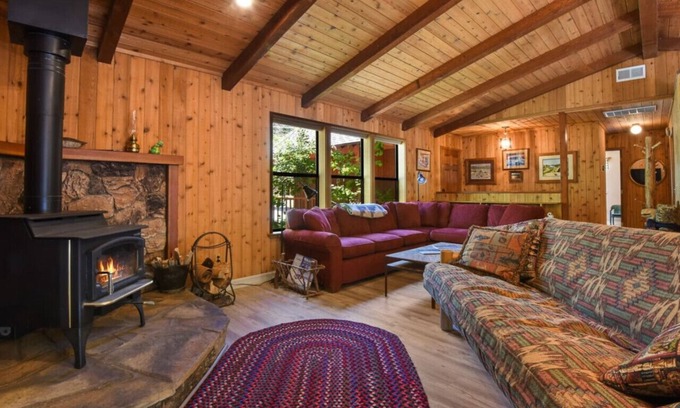 Truckee House | Serene Tahoe Donner Cabin mins to Lake, Ski, Golf