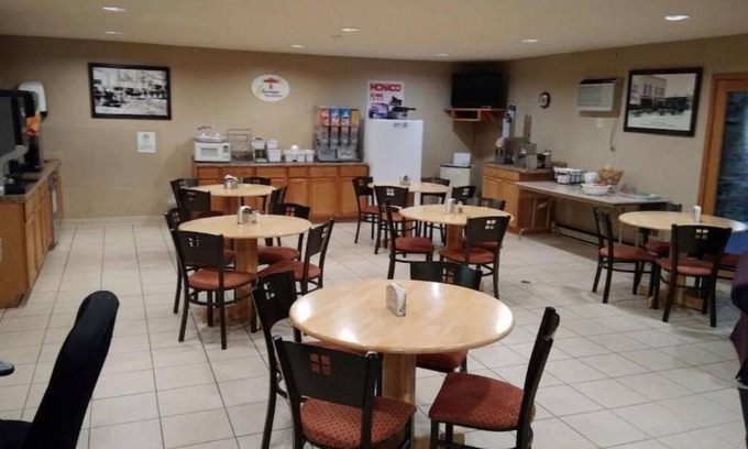 Wautoma Hotel | Serene Unit Near Airport, Nordic Mountain + Parking Included