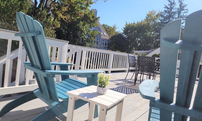 Greenwich Apartment | Serene upstairs apt. Walk to town, train, & beach ferry!