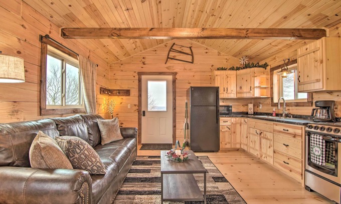 Blanchardville Cabin | Serene Views: Quiet Farmhouse Cabin in Wisconsin!