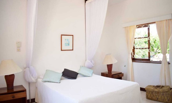 Mombasa Villa | Serene Villa with beautiful garden and swimming pool - 5 minutes from the beach!