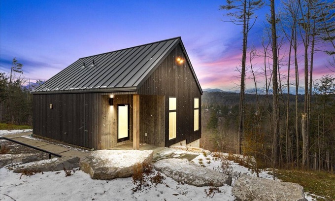 Stowe Hollow House | Serene Vista Manor, Modern and New - The Thomas