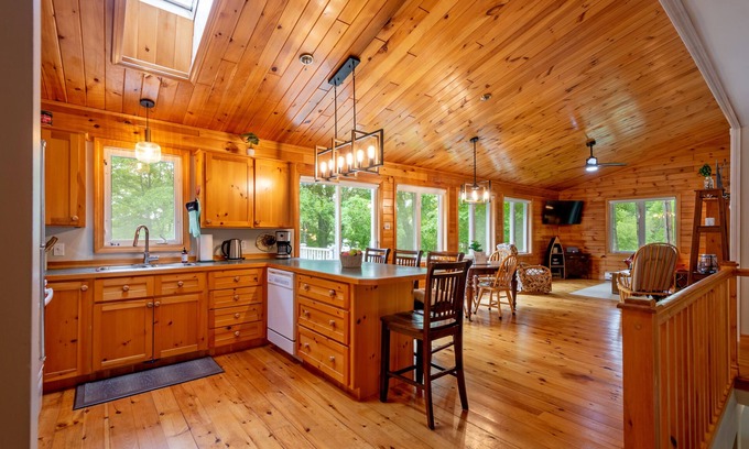 Springfield House | Serene Waterfront Getaway - Paddle Board Canoe