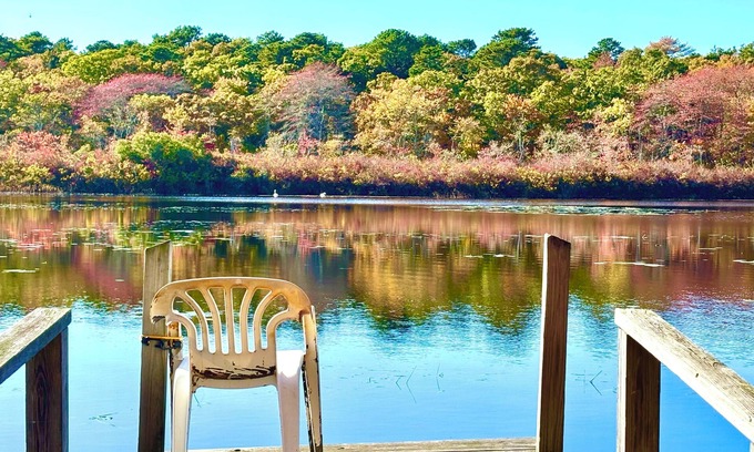 Hyannis House | Serene Waterfront Cottage, Private Dock, Walk to Beach, Golf, Ferry, Cafe & Shop