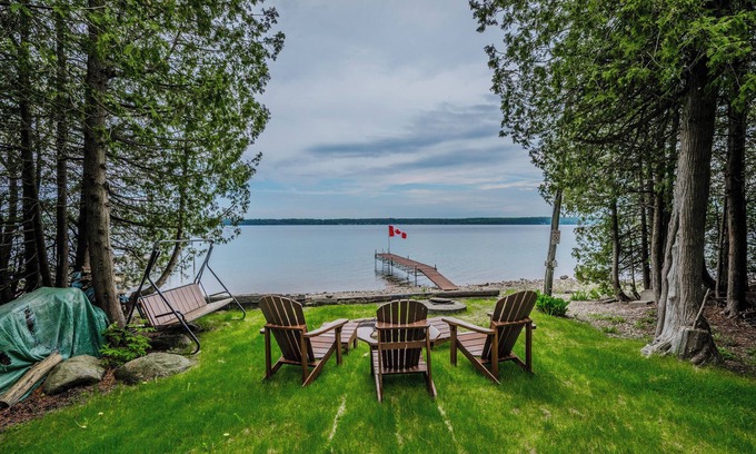 Wiarton Ski Chalet | Serene Waterfront Retreat at TGIF Cottage in Colpoy's Bay