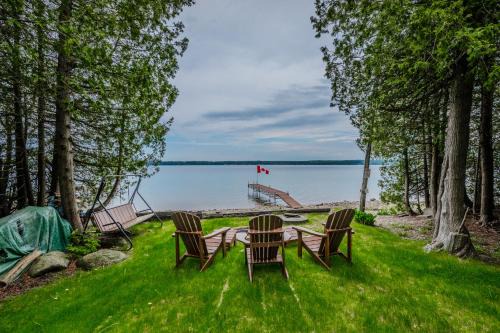 Wiarton Ski Chalet | Serene Waterfront Retreat